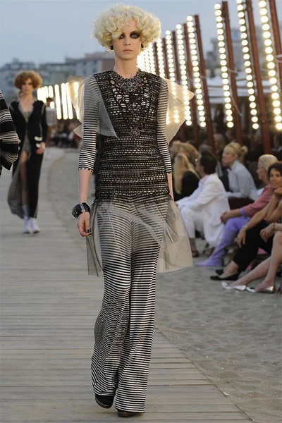 Look 7